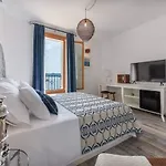 Mamma Mia Luxury